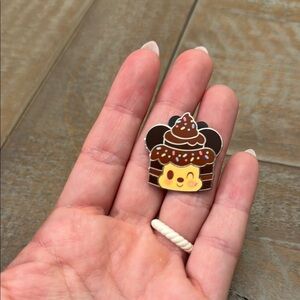 Disney Munchling Pin Mickey Mouse Mocha Chocolate Cake Series 4 collection